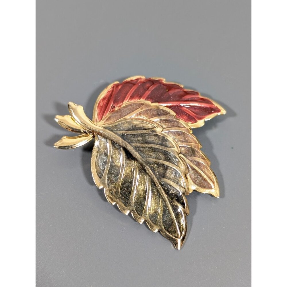 Vintage Triple Leaf Brooch Green Red Enamel Gold Tone